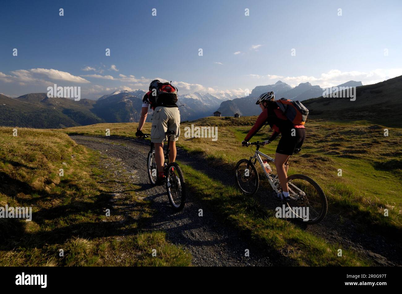 Couple on a mountain bike tour near Blaser, near Steinach am Brenner