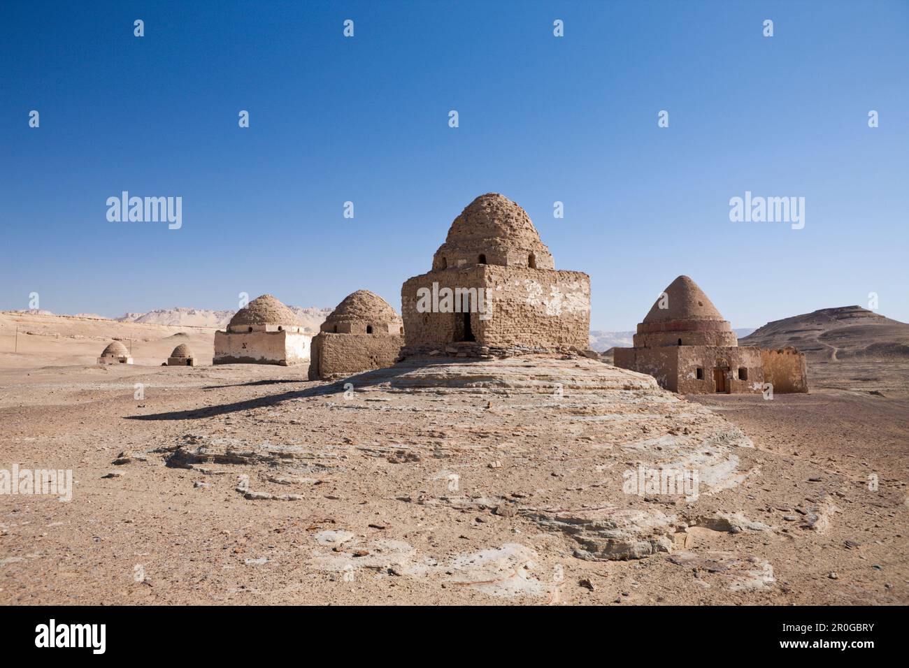 Tombs at El Qasr in Dakhla Oasis, Libyan Desert, Egypt Stock Photo - Alamy