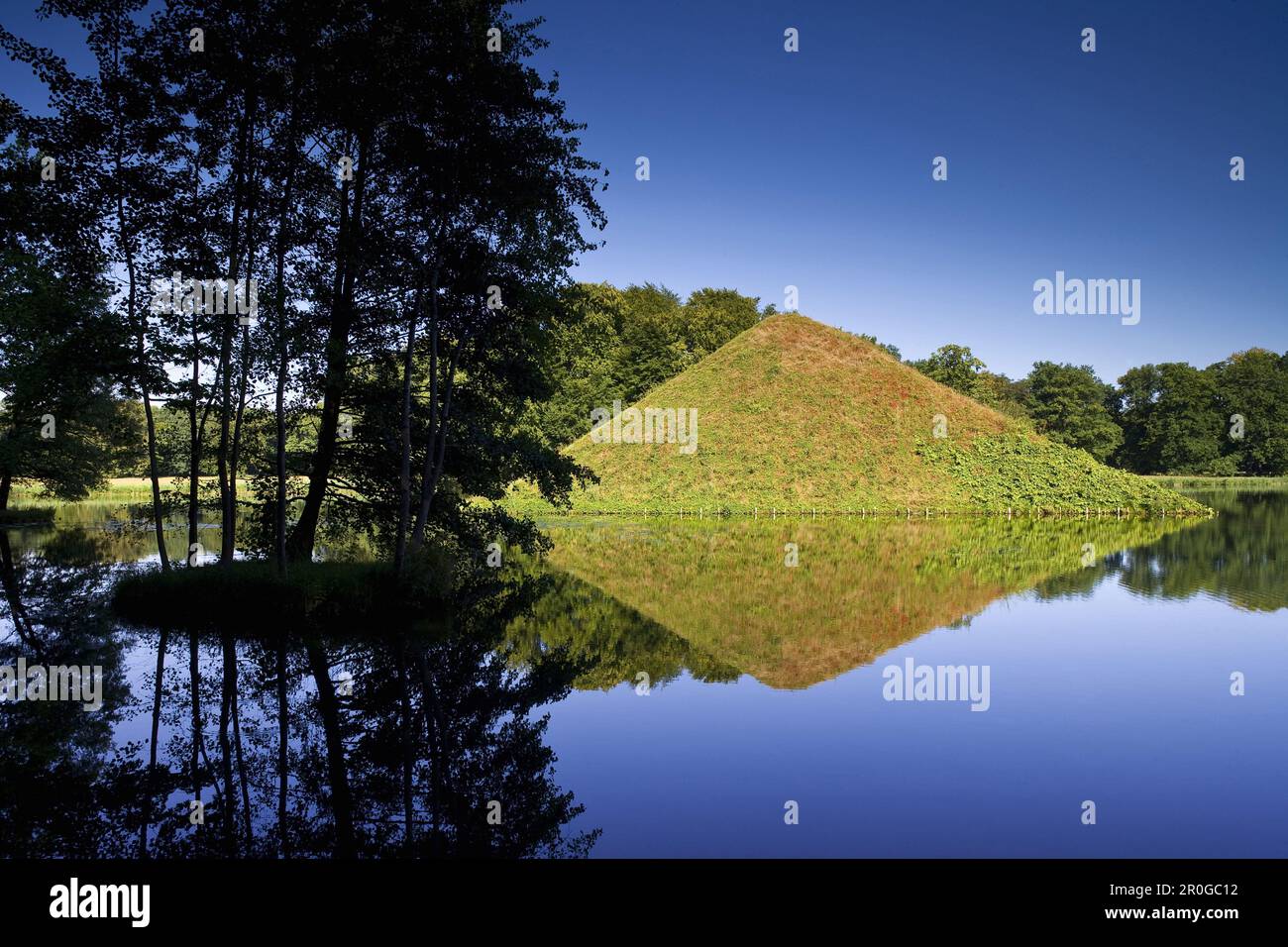 Pyramid in the Pyramide Lake in the grounds of Branitz castle, Fürst Pückler Park near Cottbus, Brandenburg, Germany, Europe Stock Photo