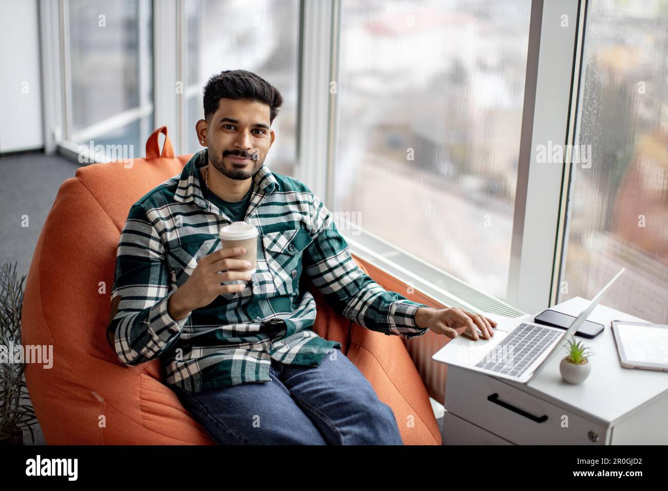 Imposing Looking Portrait attractive imposing man hi-res stock photography and images ...