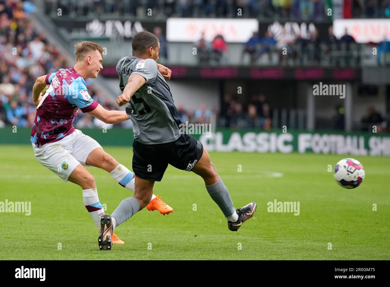 Scott Twine 11 of Burnley shoots goal wards during the Sky Bet