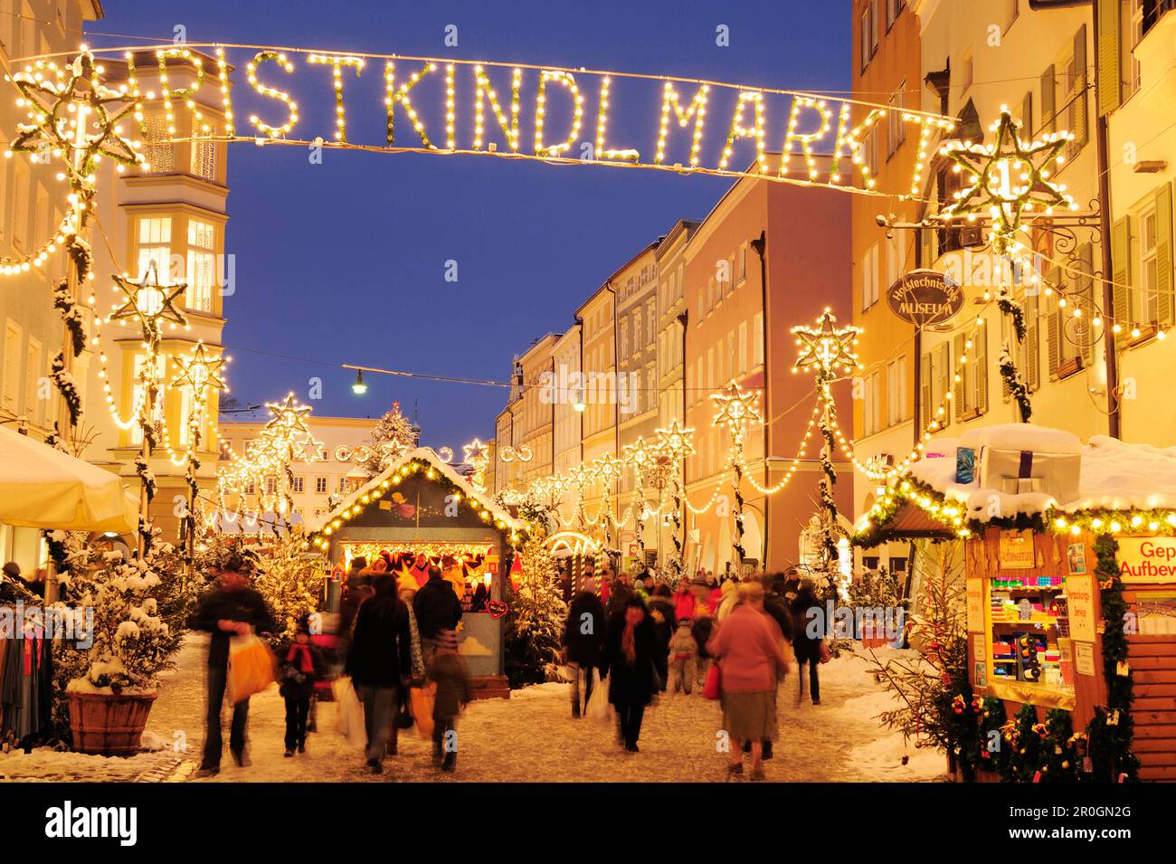People approaching Christmas market, Christmas market Rosenheim, Rosenheim, Upper Bavaria, Bavaria, Germany, Europe Stock Photo