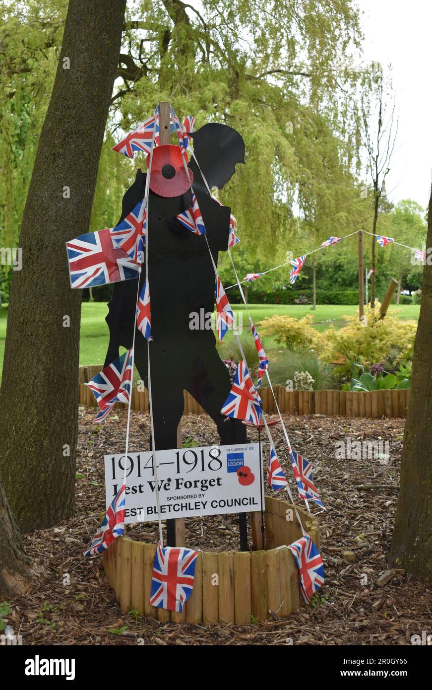A 'Lest We Forget' figure decorated with bunting for the Coronation of King Charles III. Stock Photo