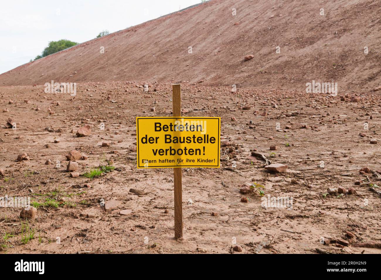German Warning Signs German warning sign, keep off, no trespassing, construction site along ...