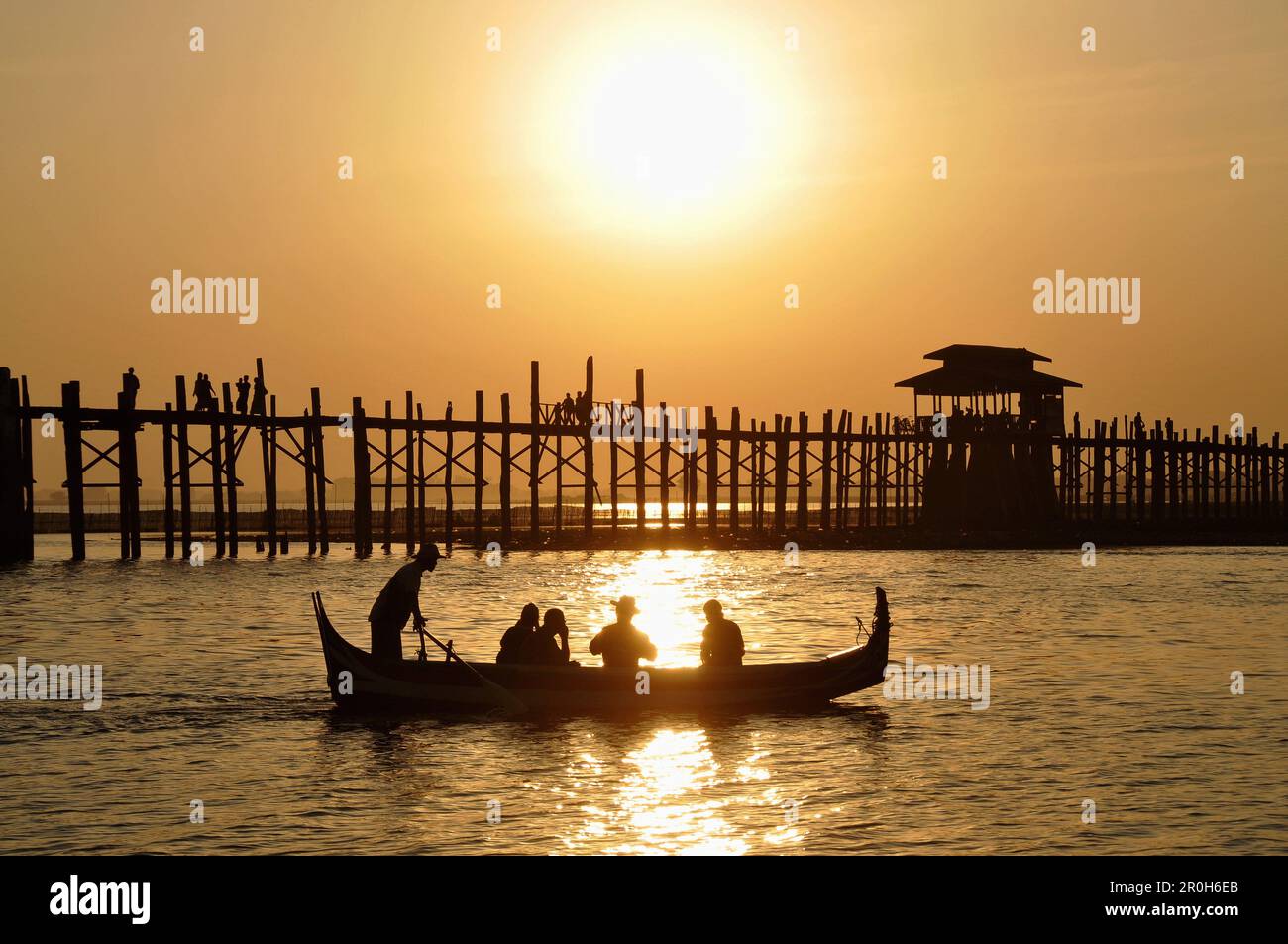 Amarapura asia burma myanmar bridge hi-res stock photography and images ...