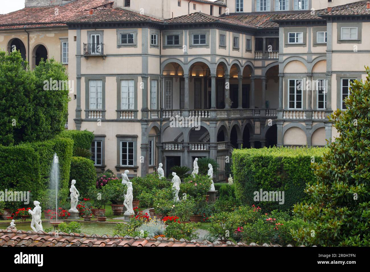 Fountain and statues in the baroque garden, Palazzo Pfanner, palace