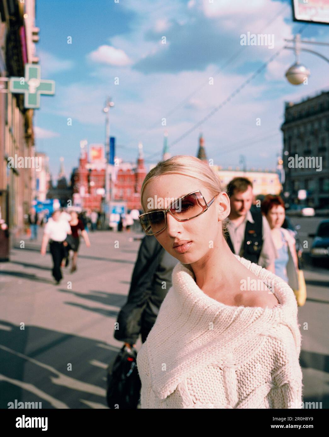 RUSSIA, Moscow, young woman wearing sunglasses on Tverskaya Ulitsa. Stock Photo