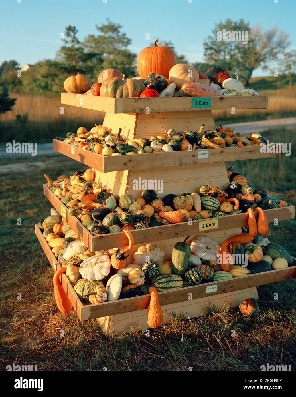 Outdoor produce stand hi-res stock photography and images - Alamy