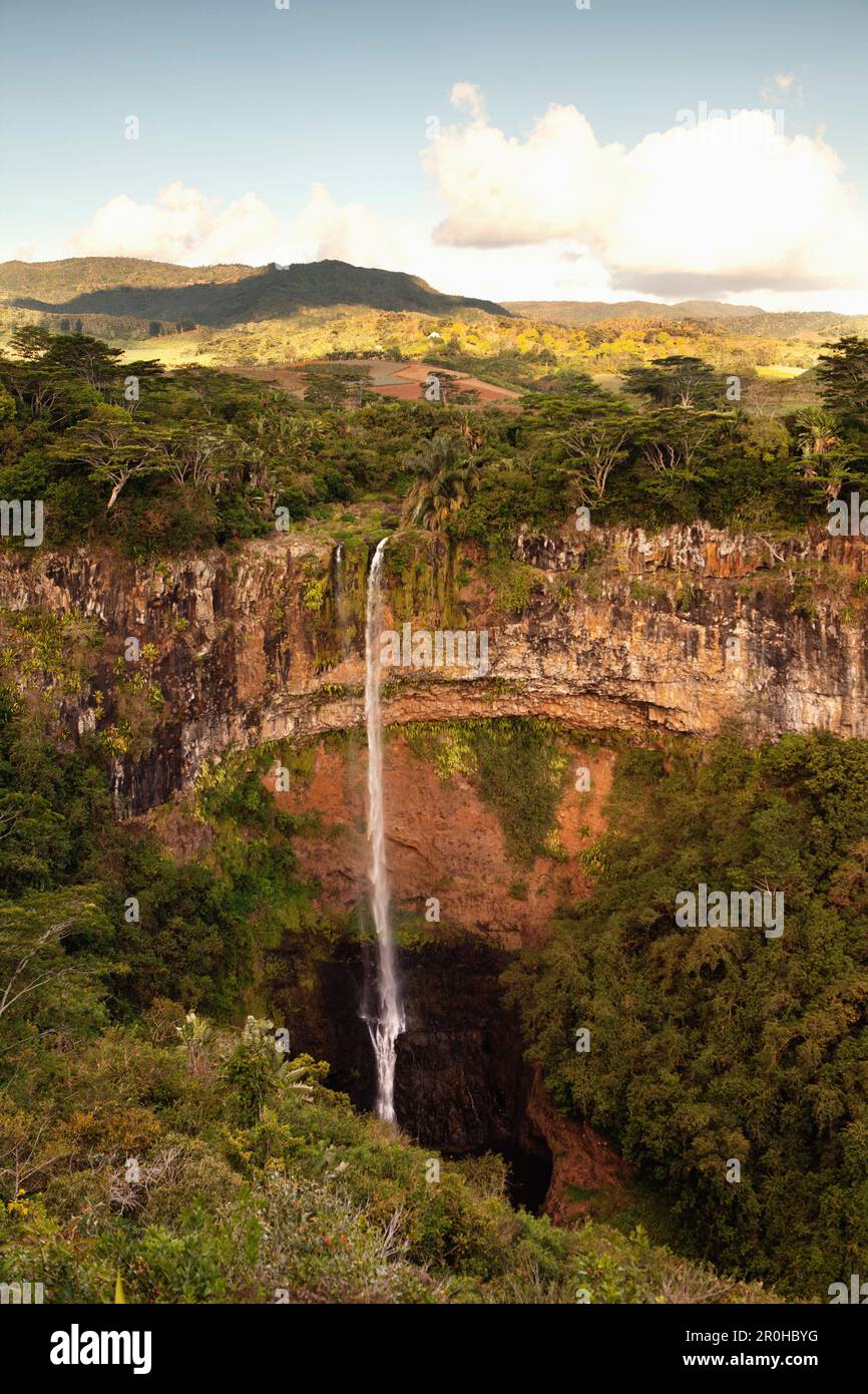 MAURITIUS, Chamarel, water cascades 100 meters to the bottom of the beautiful Chamarel falls Stock Photo