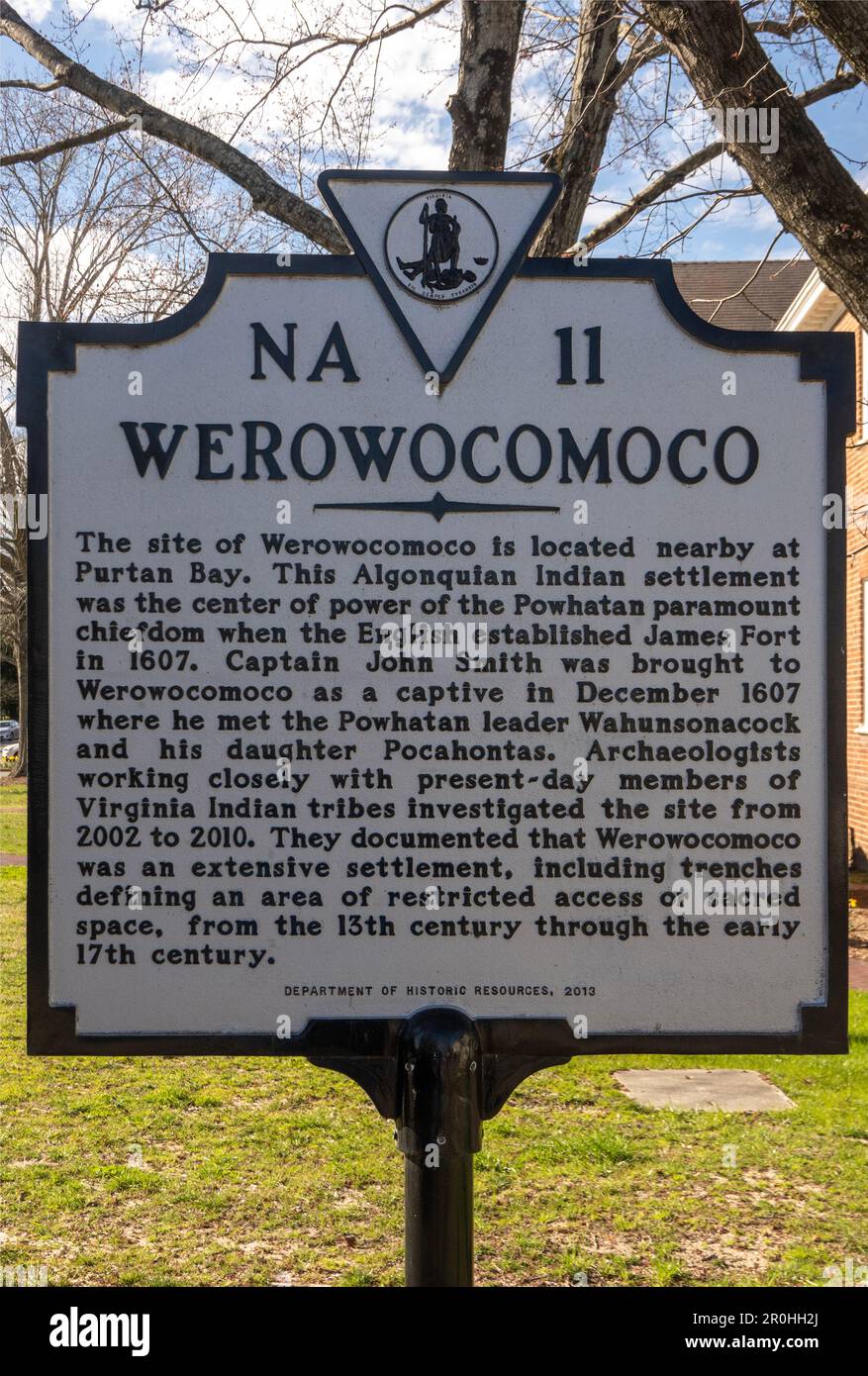 Werowocomoco site NA 11 marker for the Algonquian Indian settlement in Gloucester Virginia Stock Photo