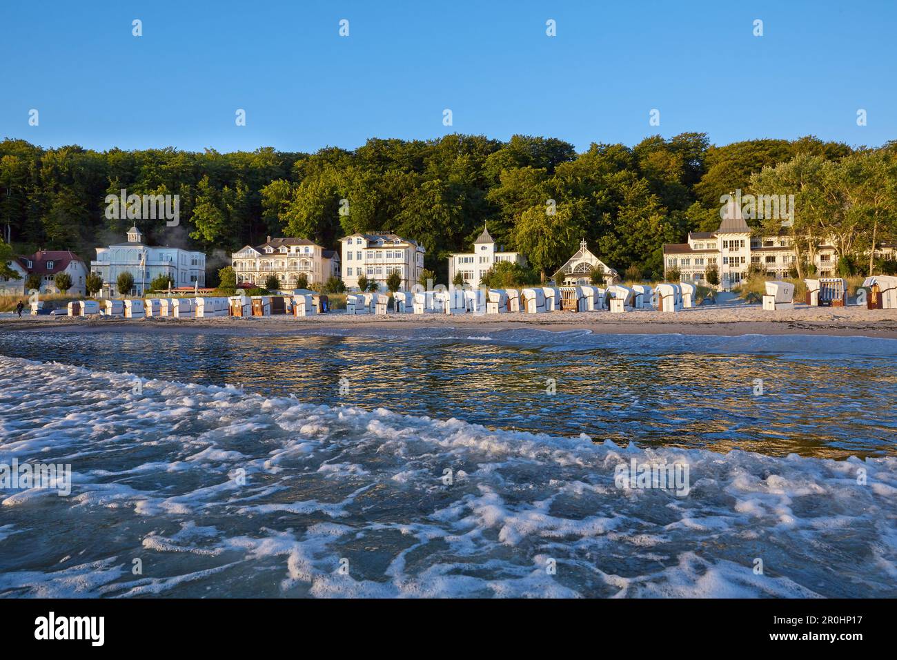 beach-promenade-seaside-resort-of-binz-island-of-ruegen-mecklenburg