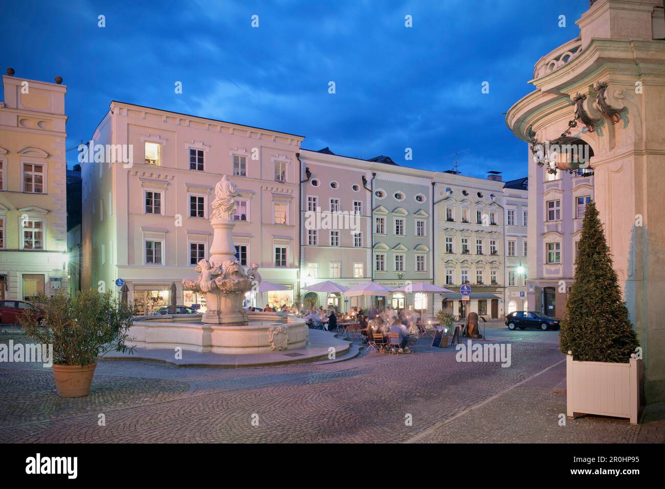 People sitting in cafes in the old town of Passau, Lower Bavaria, Bavaria, Germany Stock Photo