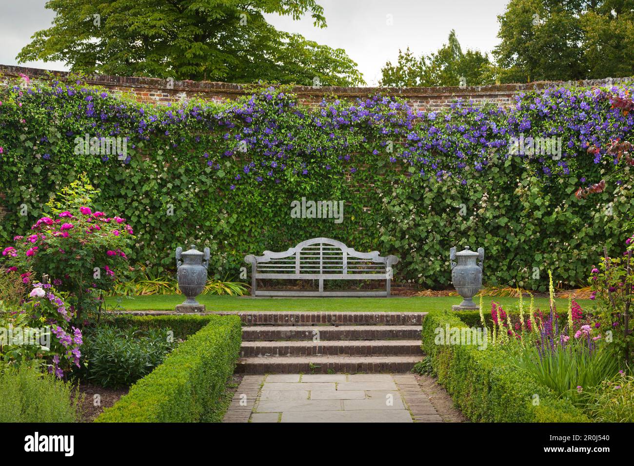 Sissinghurst castle garden garden bench hi-res stock photography and images  - Alamy