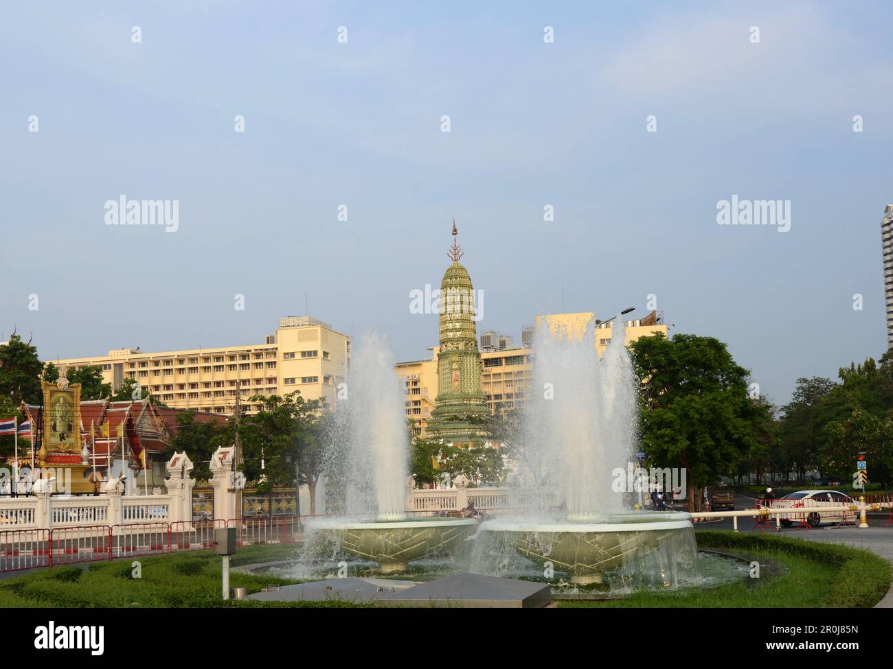 The prang ( Khmer style pagoda ) at the Wat Liap temple in Bangkok, Thailand. Stock Photo