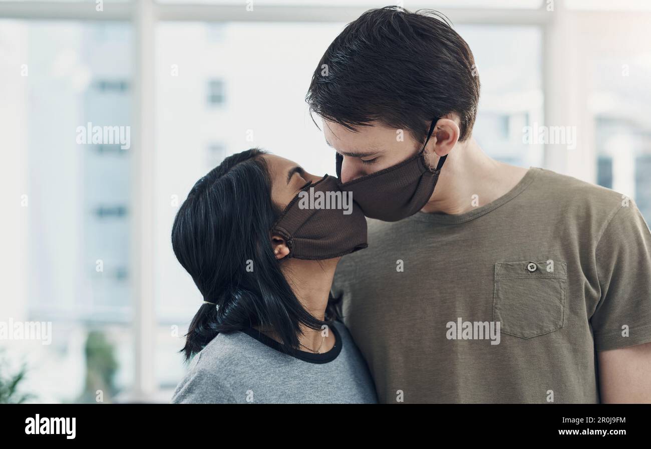 Couple passionate kissing hi-res stock photography and images - Alamy