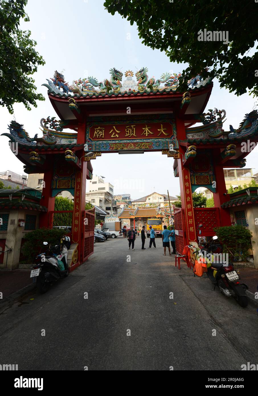 Lao Pun Tao Kong Shrine near Chinatown in Bangkok, Thailand Stock Photo ...