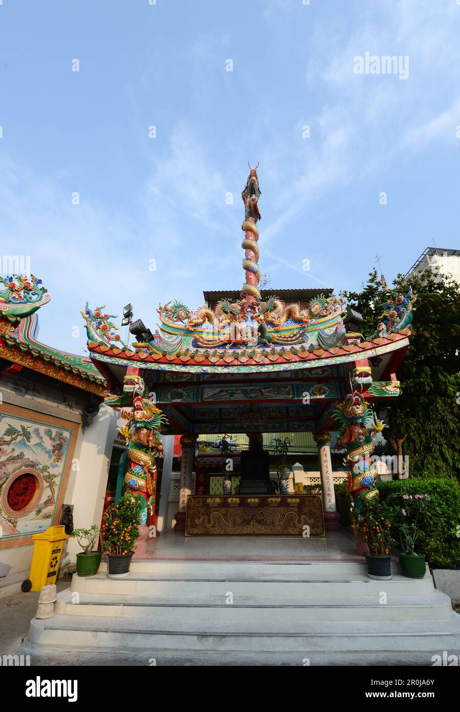 Lao pun tao kong shrine hi-res stock photography and images - Alamy