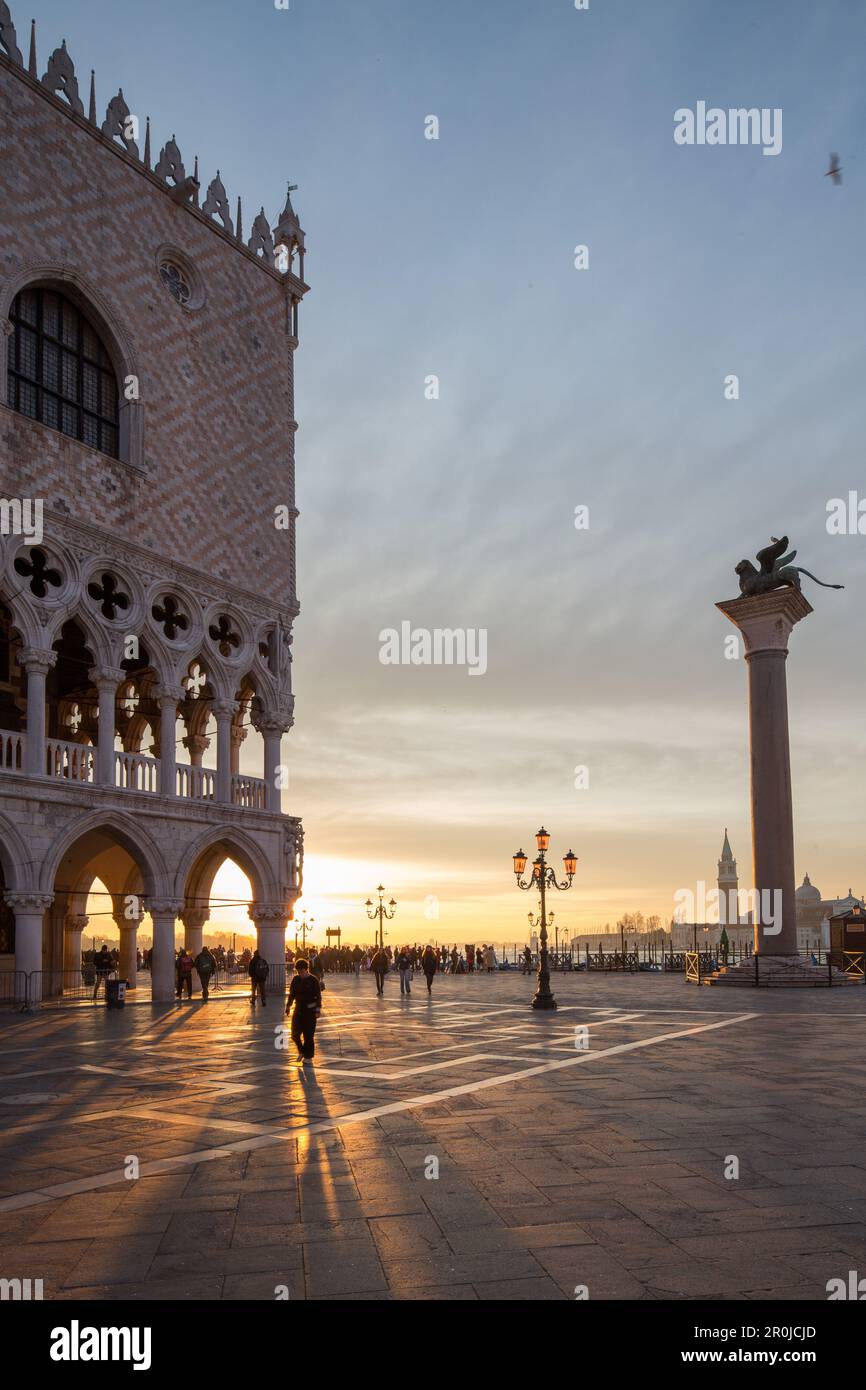 Venice piazzetta lion column hi-res stock photography and images - Alamy