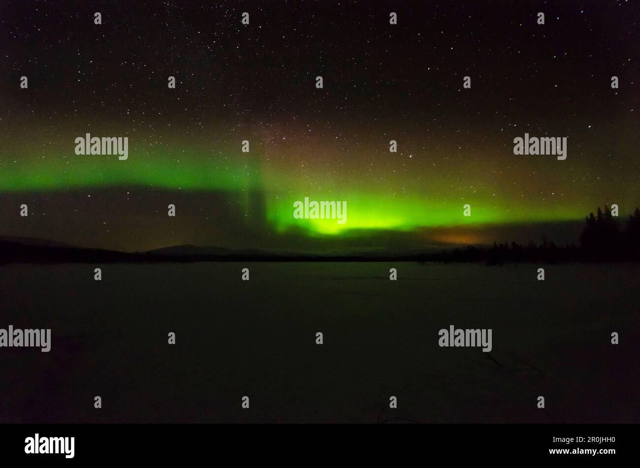 Northern lights above lake Luirojarvi, Urho Kekkonen National Park, finnish Lapland, Finland Stock Photo