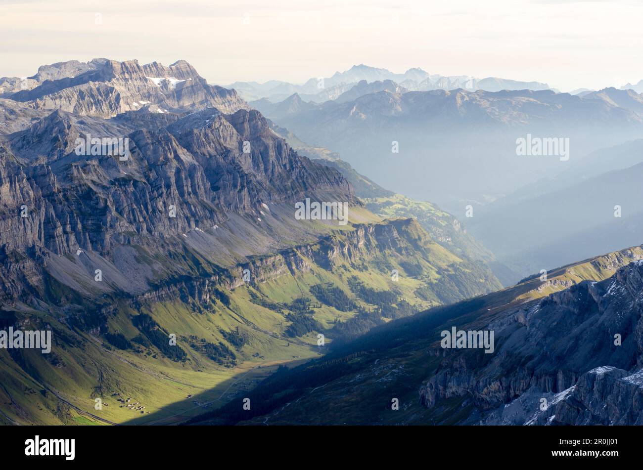 View inot the valley of Urner Boden, on the left the summits of Ortstock and the Glaernisch massif, Glarus Alps, cantons of Glarus, Uri and Schwyz, Sw Stock Photo