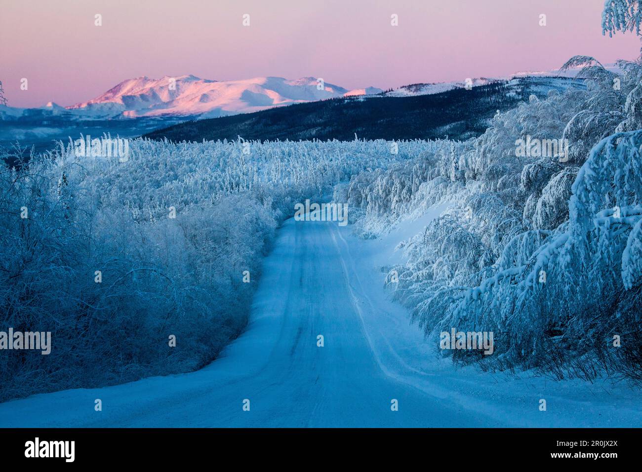 Snow covered landscape at Dalton Highway, Yukon-Koyukuk Census Area, Alaska, USA Stock Photo