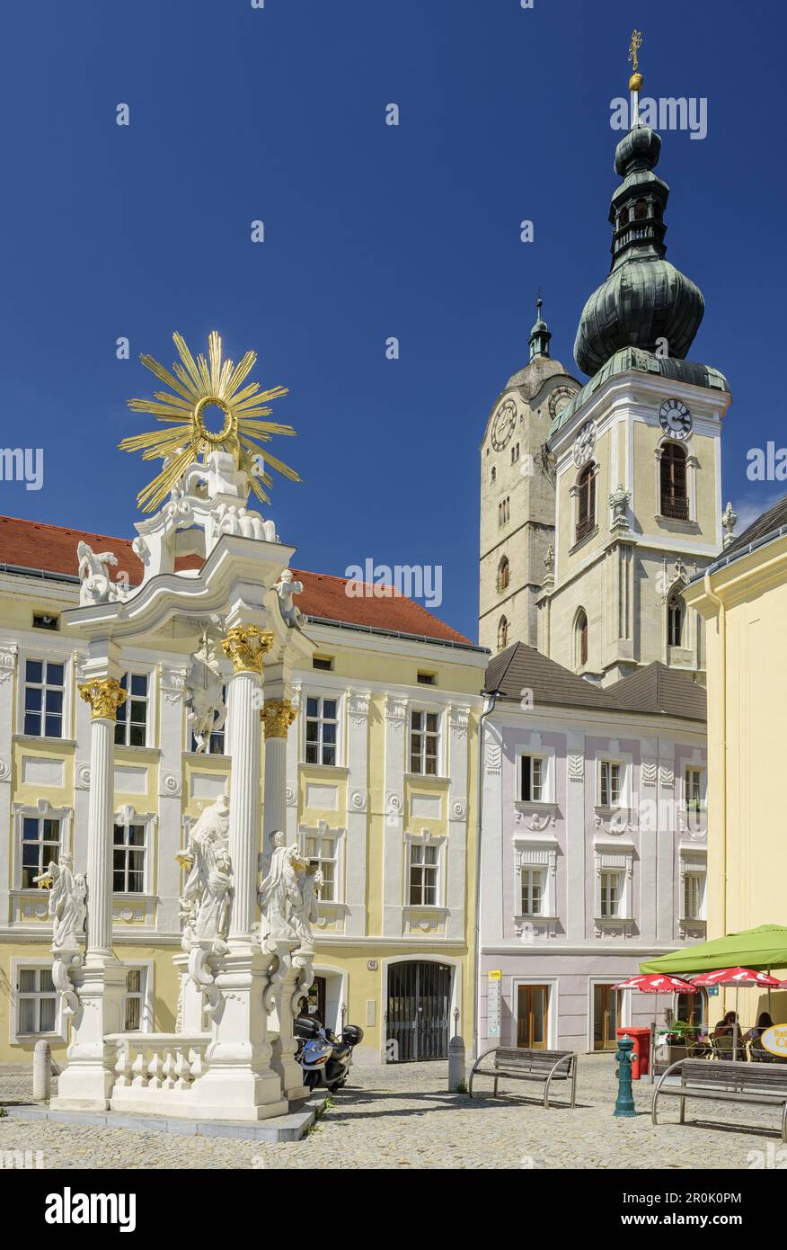 Main square with pillar Dreifaltigkeitssäule and church in background, Stein an der Donau, Krems, Wachau, Danube Bike Trail, UNESCO World Heritage Sit Stock Photo