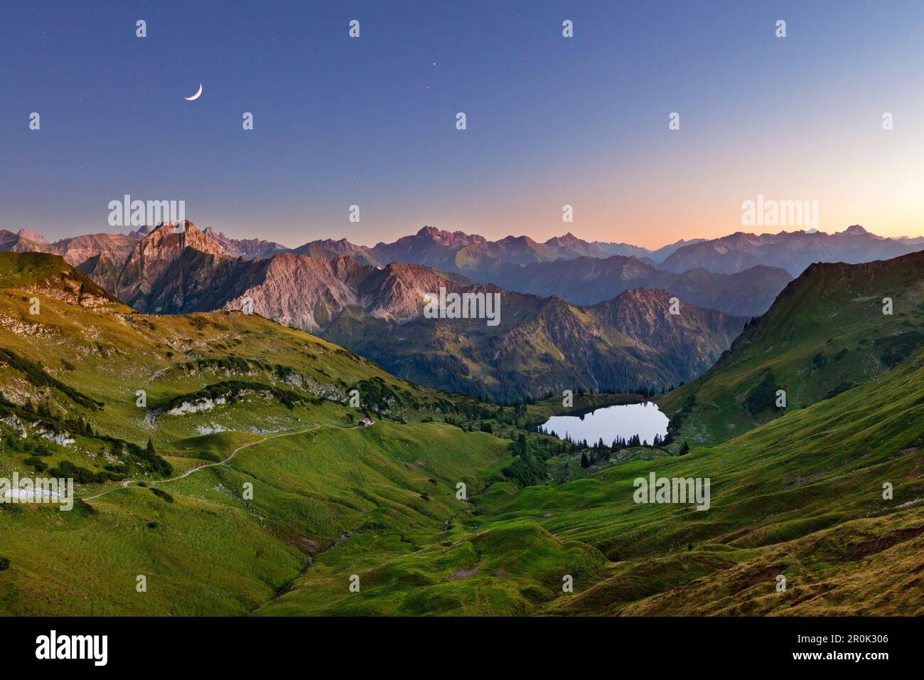 lake-seealpsee-at-nebelhorn-near-oberstdorf-allgaeu-alps-allgaeu