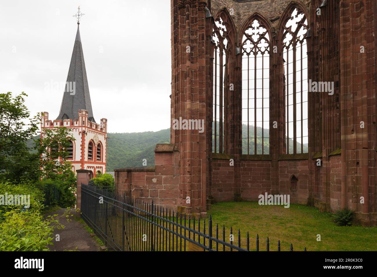 St. Peters church and Wernerkapelle, Bacharach, Rhine river, Rhineland-Palatinate, Germany Stock Photo