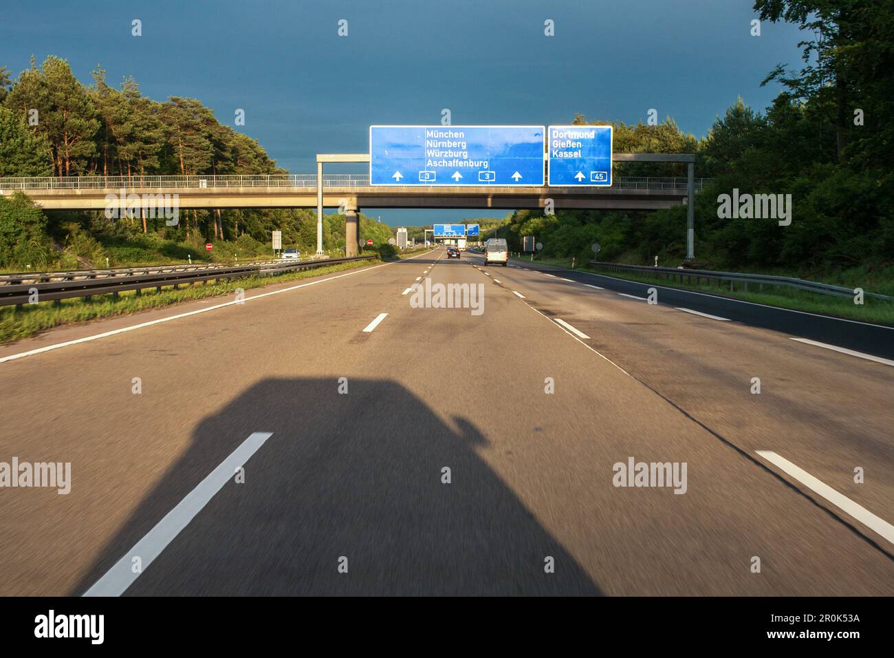 German Autobahn, signage, signs, daytime, shadow, motorway, highway,  freeway, speed, speed limit, traffic, infrastructure, Germany Stock Photo -  Alamy