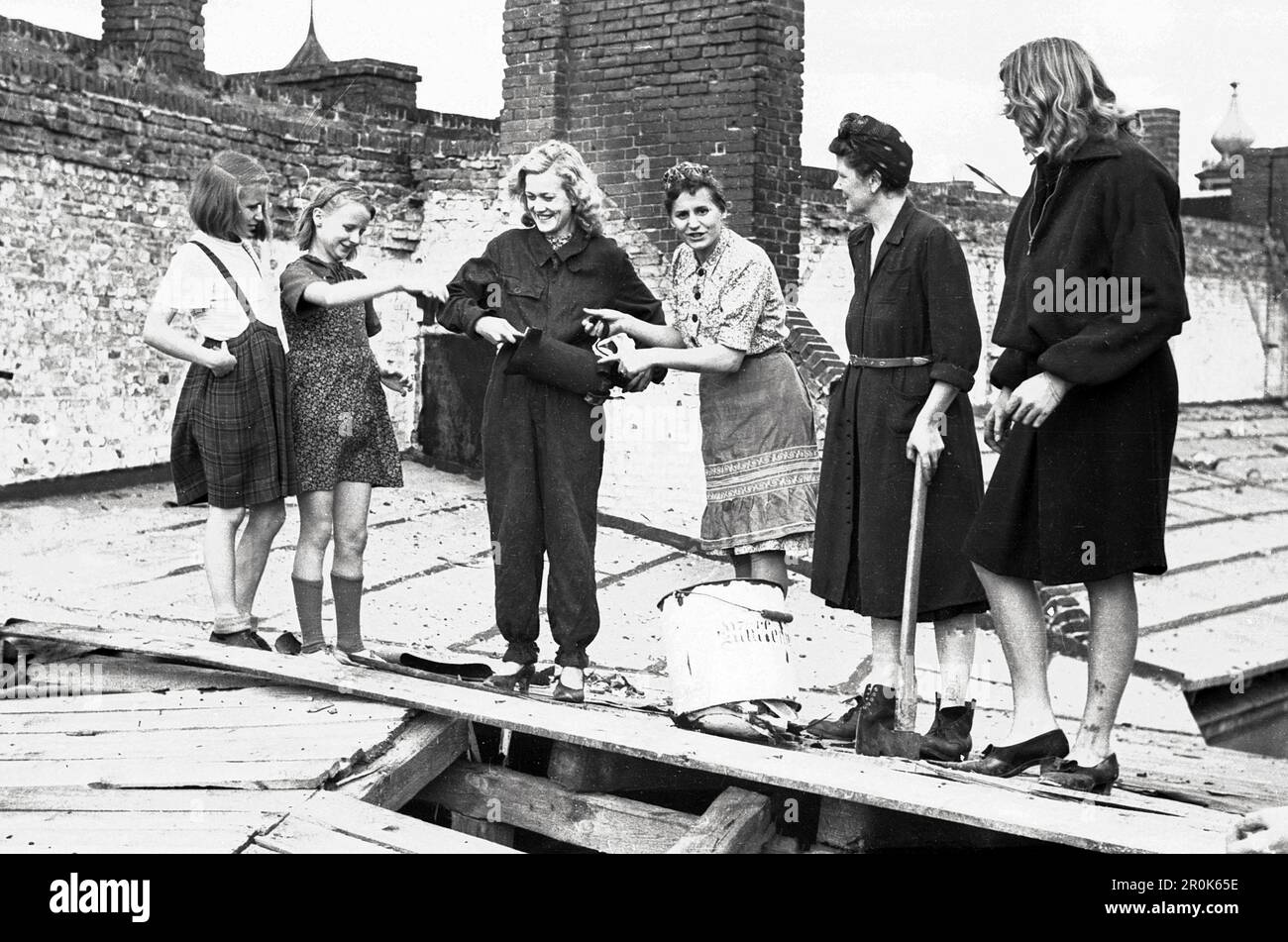 Woman street berlin 1940s hires stock photography and images Alamy