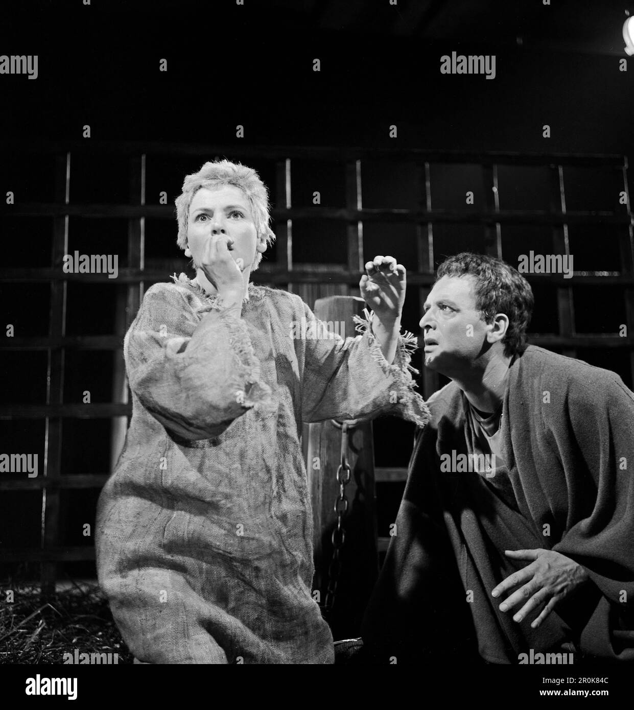 Faust, Spielfilm nach dem Stück von Johann Wolfgang von Goethe, Deutschland 1960, Regie: Peter Gorski, Darsteller: Ella Büchi, Will Quadflieg im Kerker Stock Photo