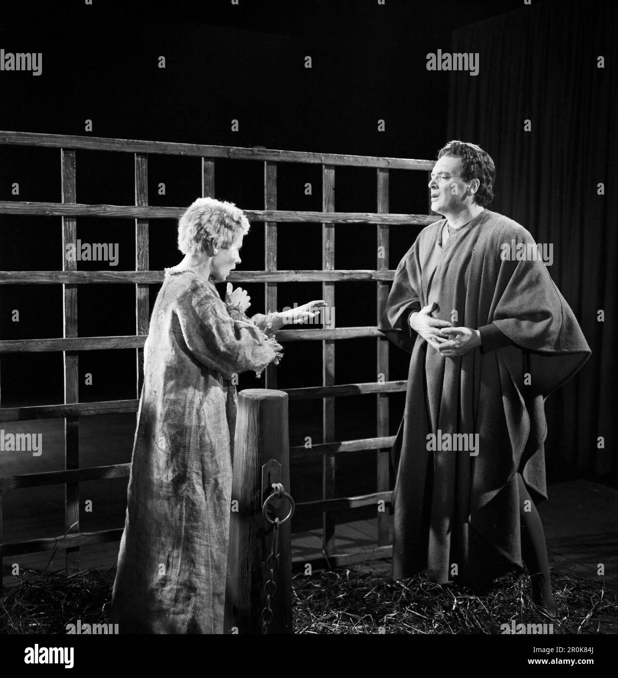 Faust, Spielfilm nach dem Stück von Johann Wolfgang von Goethe, Deutschland 1960, Regie: Peter Gorski, Darsteller: Ella Büchi, Will Quadflieg im Kerker Stock Photo