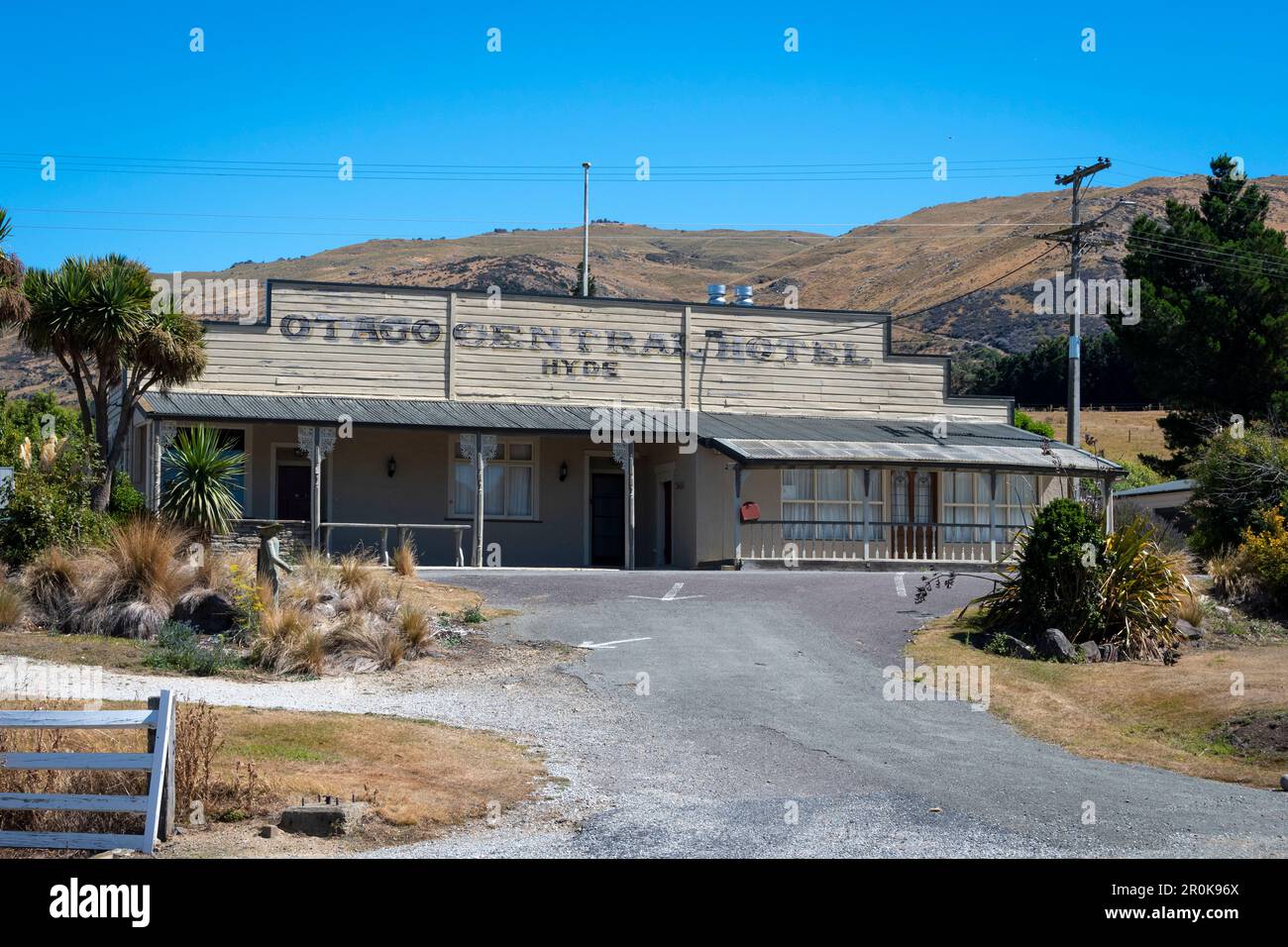 Otago Central Hotel, Central Otago Rail Trail, Hyde,  South Island, New Zealand Stock Photo