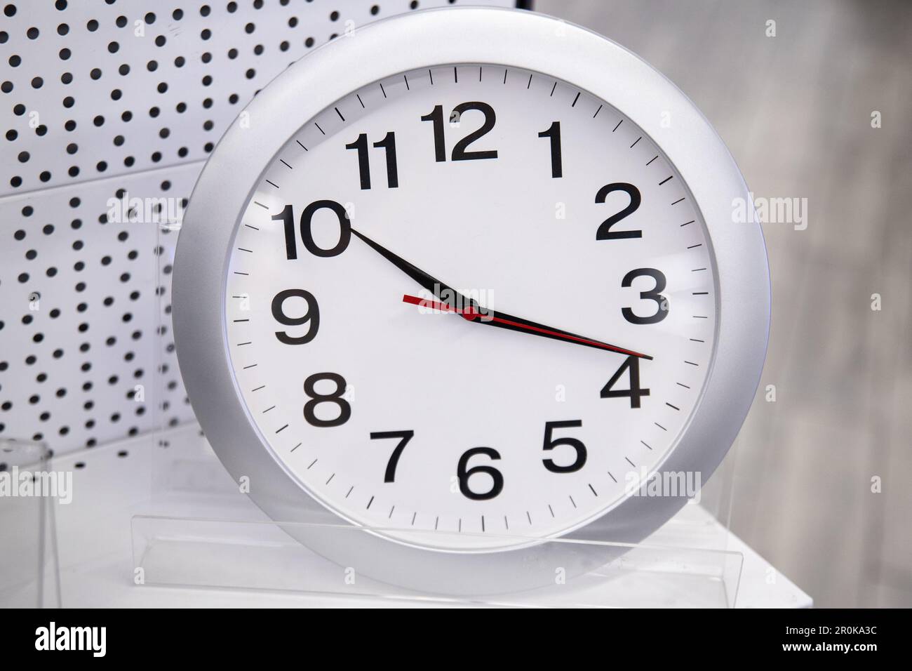 Simple clock hi-res stock photography and images - Alamy