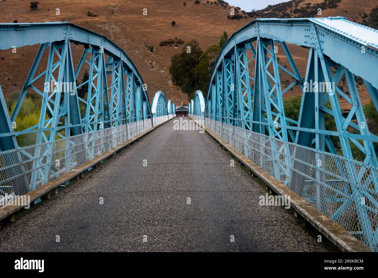 Blue bridge over Clutha River, Millers Flat, Otago, South Island, New Zealand Stock Photo
