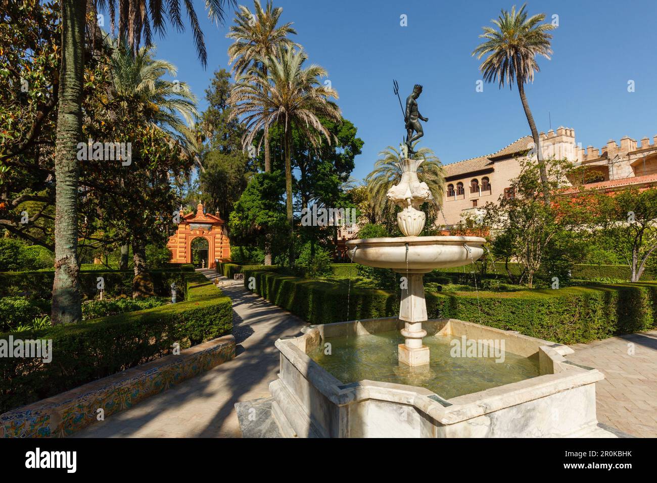 Fountain and palm trees, Jardin Marques de la Vega Inclan, Jardines del Real Alcazar, garden of the royal palace, UNESCO World Heritage, Sevilla, Anda Stock Photo