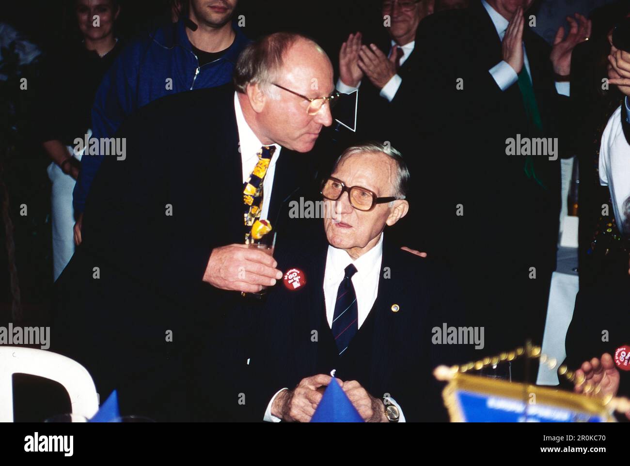 Deutscher Fussballspieler Uwe Seeler an seinem 60. Geburtstag mit
