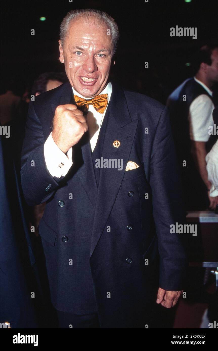 Klaus Peter Kohl, deutscher Unternehmer und Boxpromoter, bei einer Abendveranstaltung, Deutschland um 1992. Stock Photo