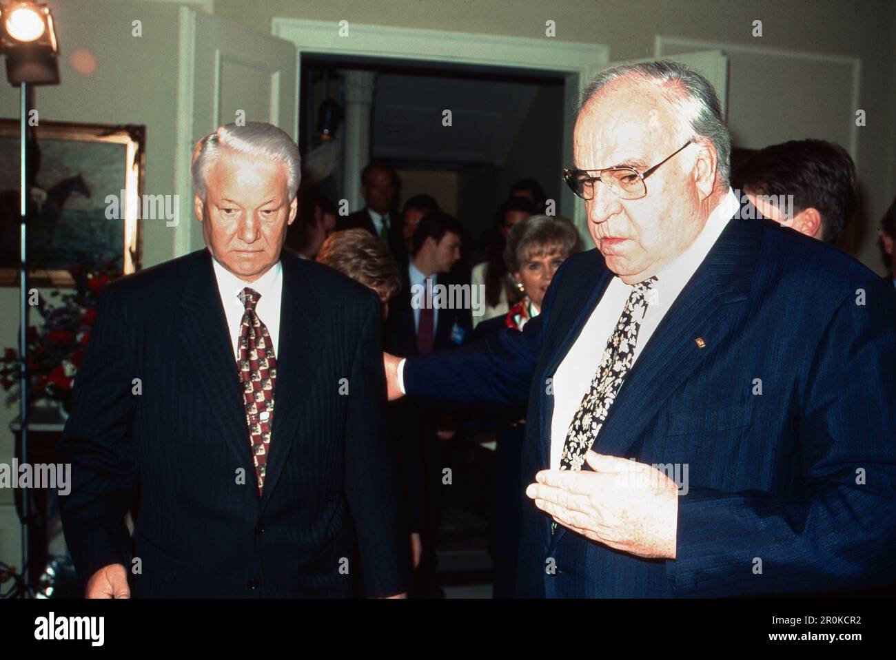Bundeskanzler Helmut Kohl mit dem russischen Präsidenten Boris Jelzin, Deutschland 1991. Stock Photo