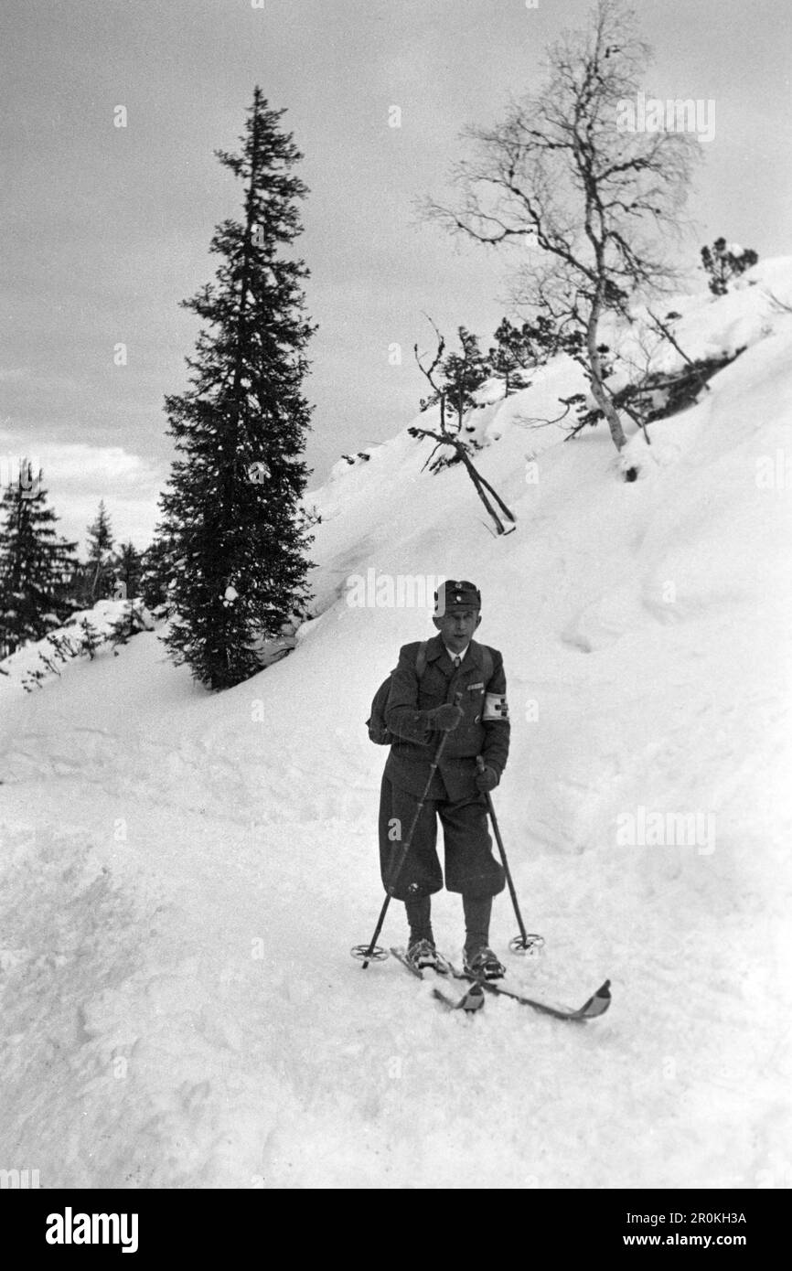 Mitglied der Deutschen Bergwacht, Kreuzeck 1936. Member of the German Mountain Rescue Service, Kreuzeck 1936. Stock Photo