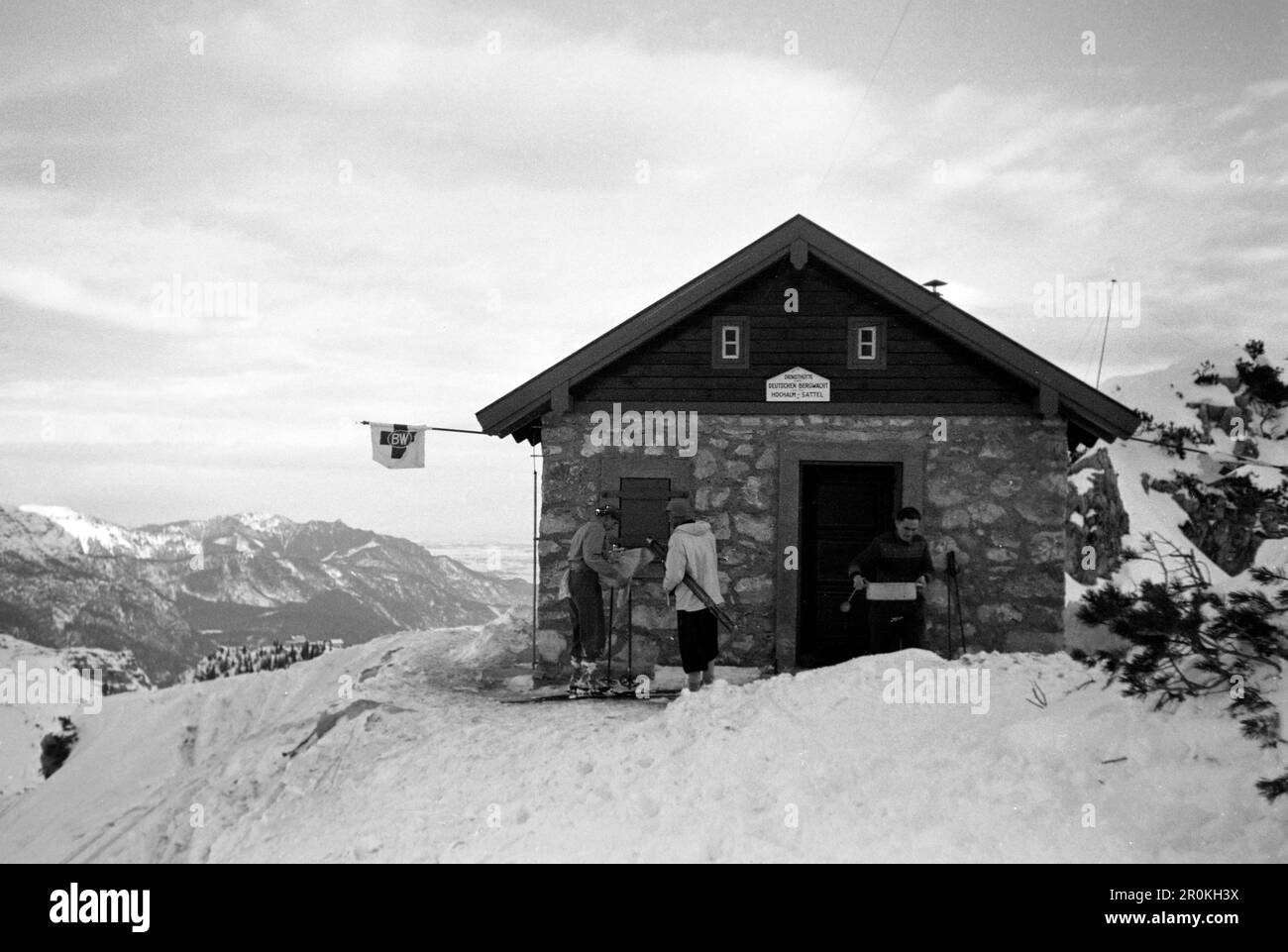 Diensthütte der Deutschen Bergwacht unterhalb der Alpspitze, 1936.German Mountain Rescue Service hut below the Alpspitze, 1936. Stock Photo