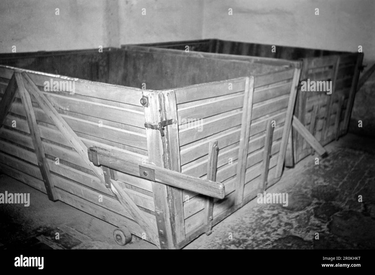 Transportkarren im Konzentrationslager Buchenwald, 1960. Transport carts at Buchenwald concentration camp, 1960. Stock Photo