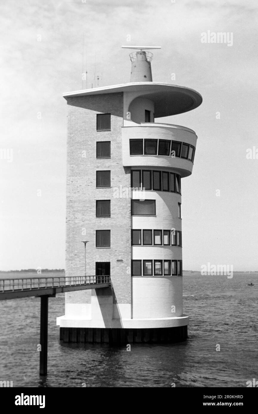 Der Radarturm von Cuxhaven im Jahr seiner Fertigstellung und Inbetriebnahme, 1960. The radar tower of Cuxhaven in the year of its completion and commissioning, 1960. Stock Photo
