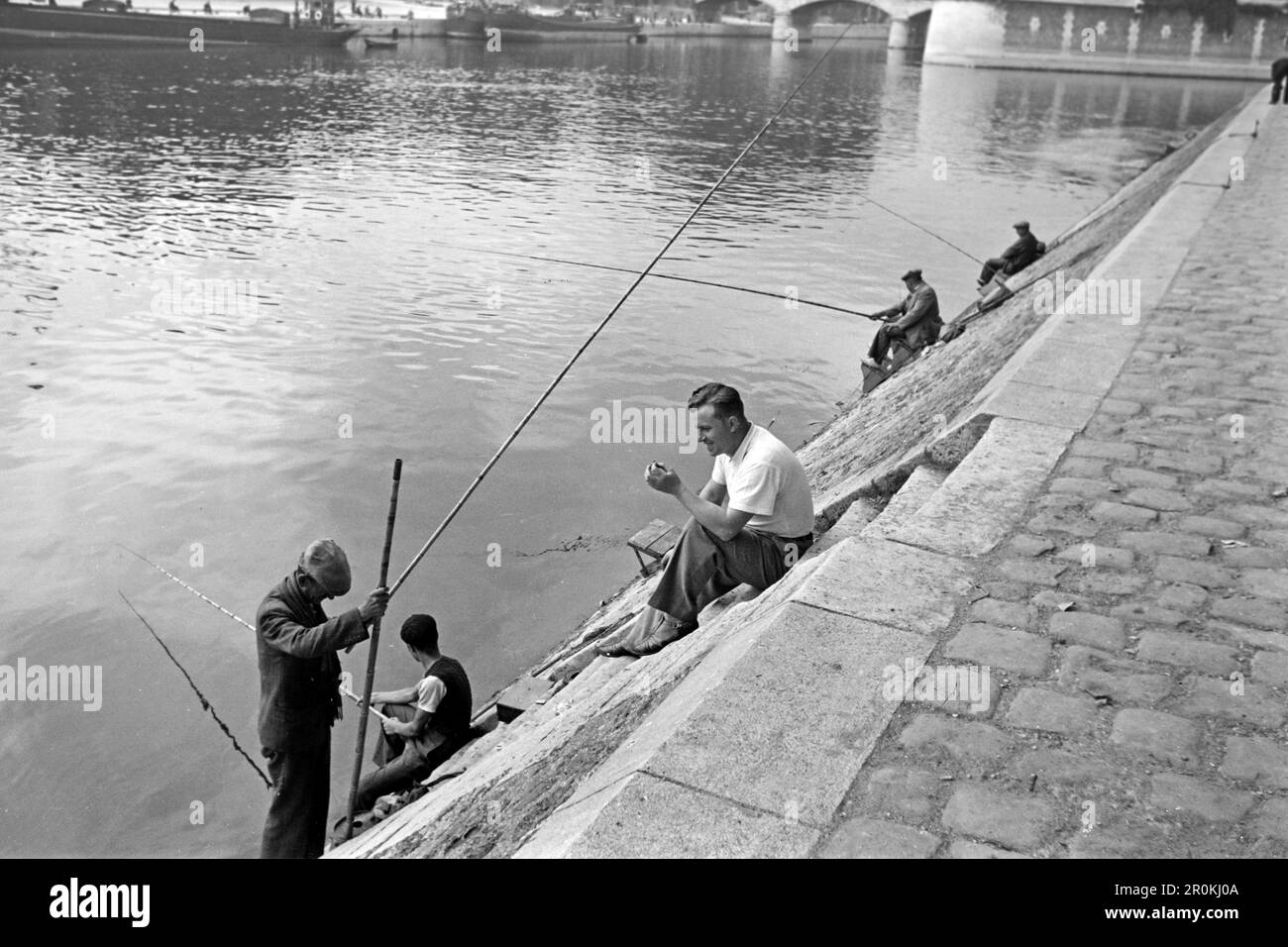 Paris 1940 black and white hi-res stock photography and images - Alamy