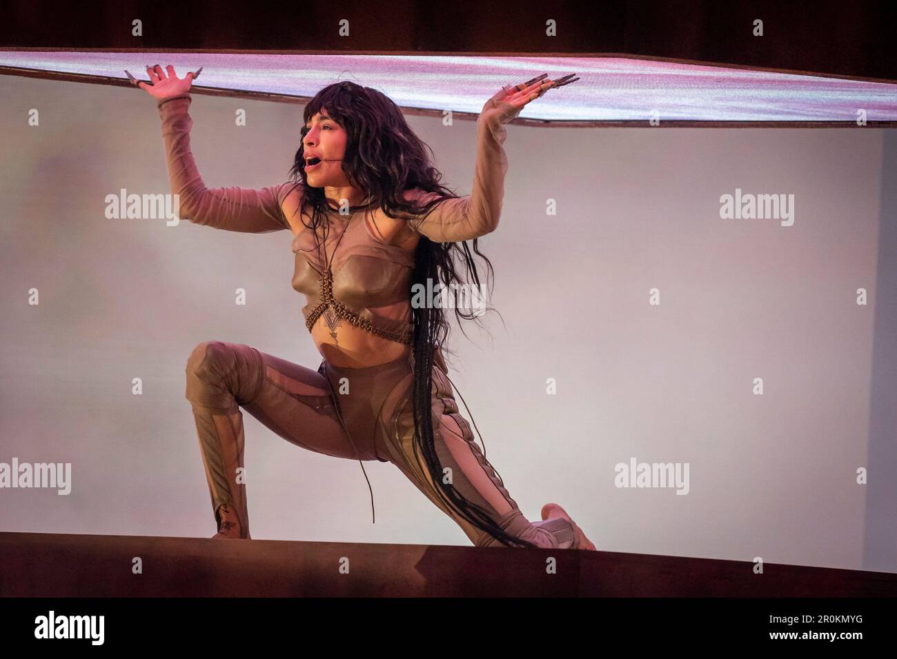 Сексуальная красотка Loreen отвлекает от футбольного матча Сексуальная красотка Loreen отвлекает от футбольного матча
