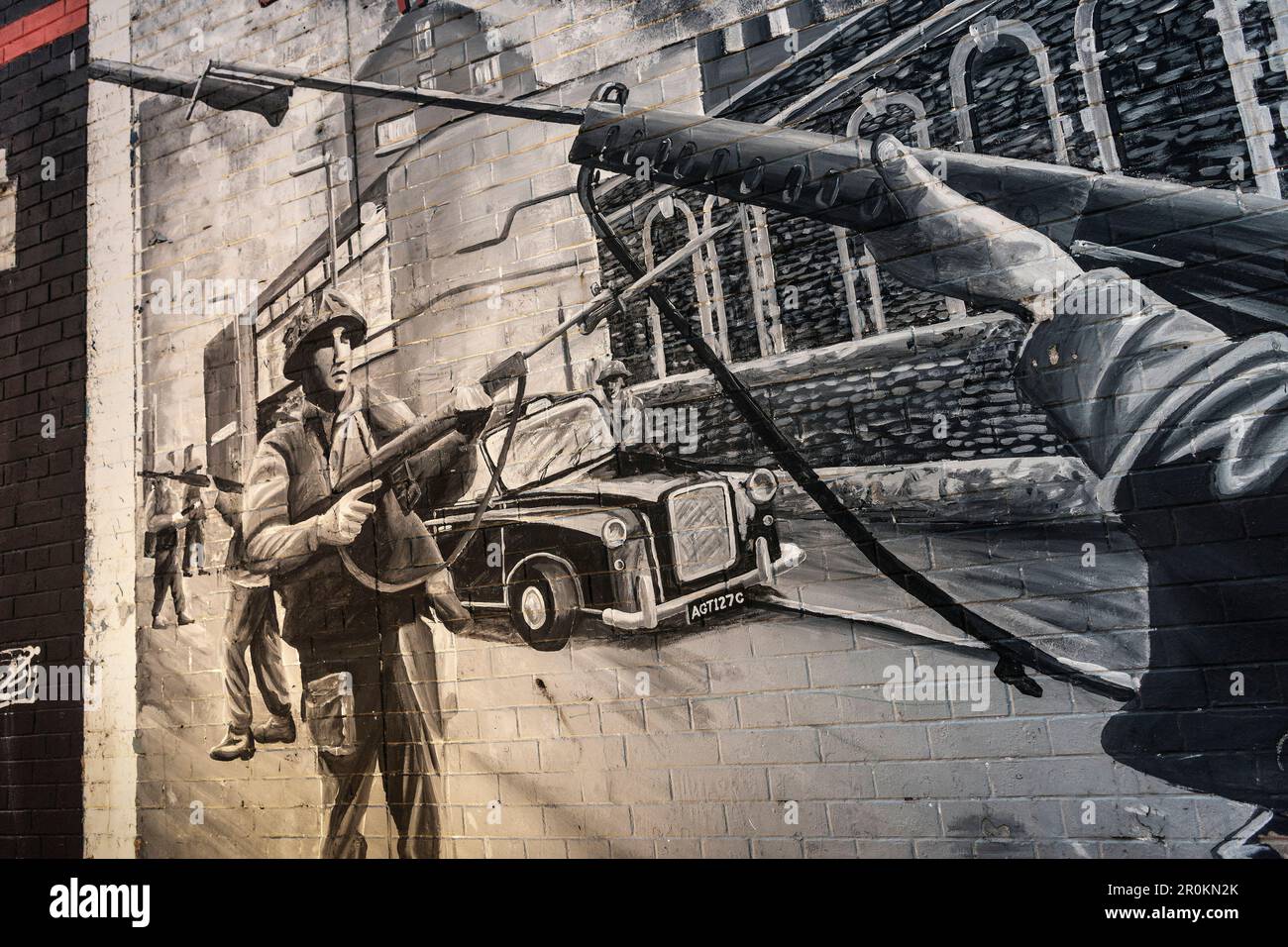 murals at dividing wall in between Catholics and Protestants, Wester