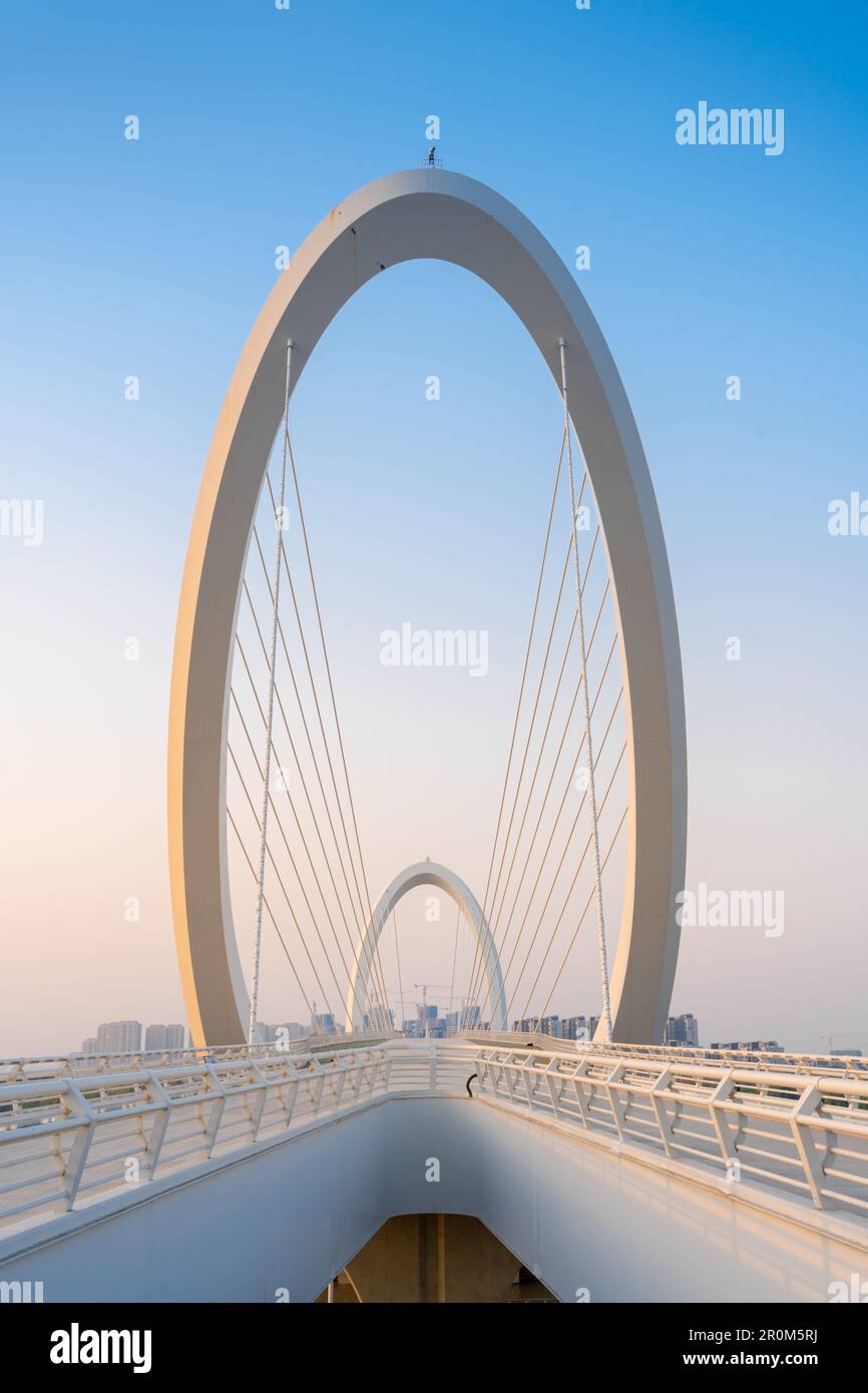 Iconic arched structure silhouette hi-res stock photography and images ...
