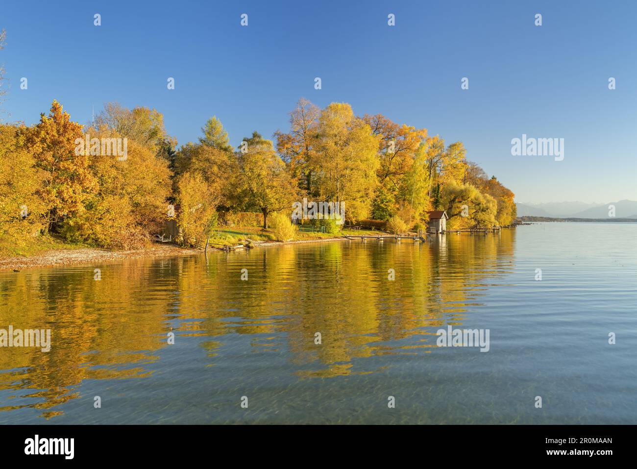 View on Lake Starnberg in autumn, Ammerland, Münsing, Fünfseenland, Upper Bavaria, Bavaria, Germany Stock Photo