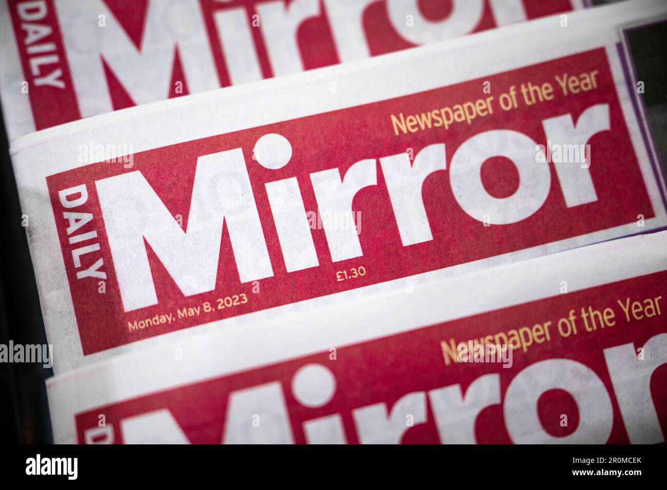 Mirror group newspaper hi-res stock photography and images - Alamy