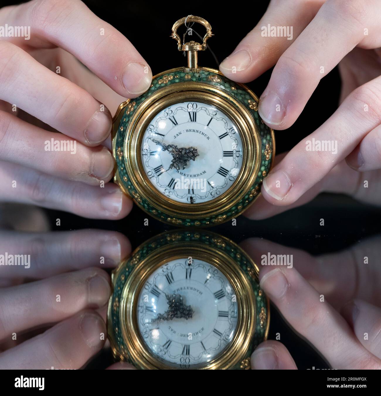 Pocket watches 18th century hi res stock photography and images Alamy
